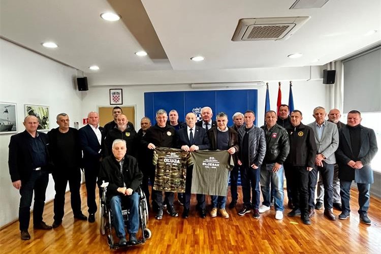 Slika /Foto 2025-2/Oluja i Bljesak 2025-majica 1a.jpg
