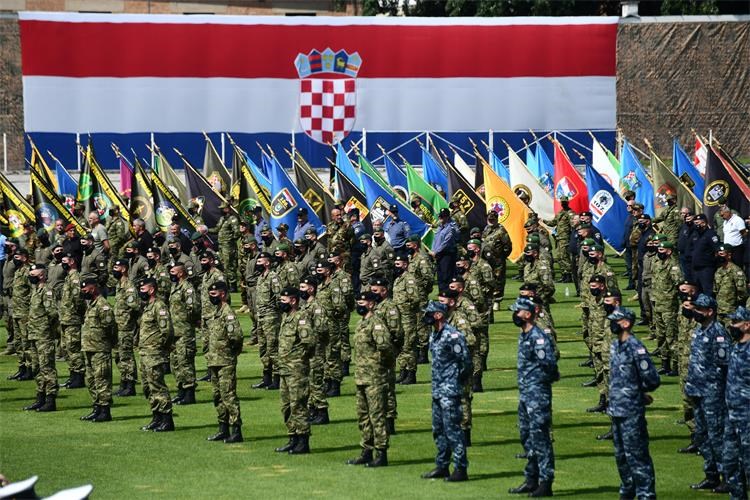 Ministarstvo hrvatskih branitelja Republike Hrvatske - Čestitka  potpredsjednika Vlade i ministra Medveda povodom 30. obljetnice Hrvatske  vojske